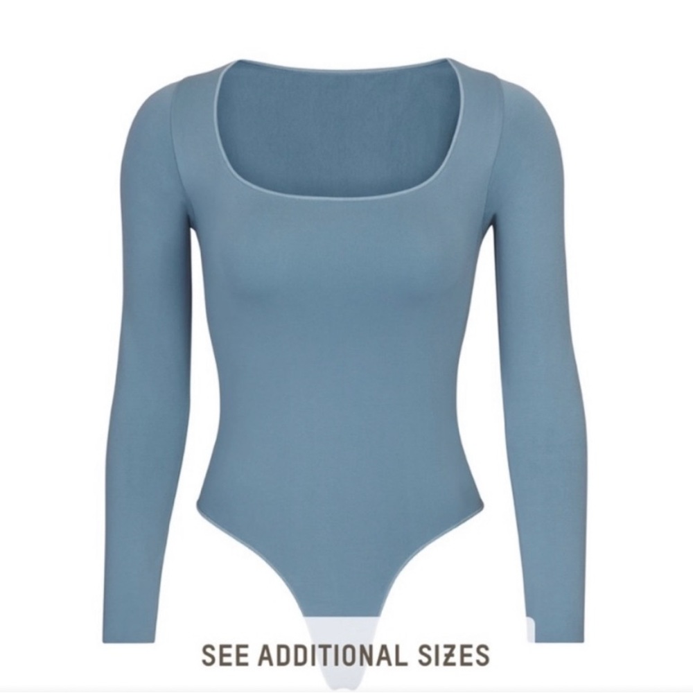 SKIMS Essential Long Sleeve Scoop Neck Stretchy Thong Bodysuit Arctic Size L/XL